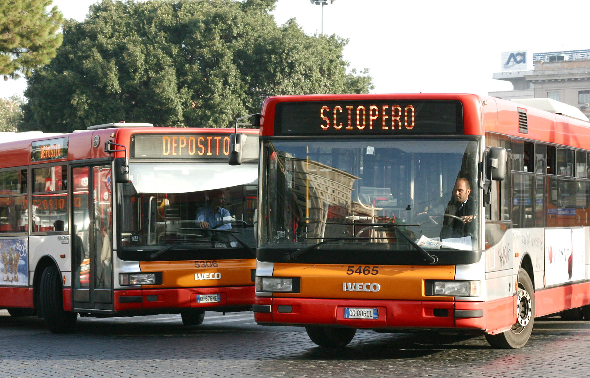 Trasporto pubblico, Roma ultima in Europa. Scioperi, ritardi ed evasione. I dati del disastro Atac nello studio della FLE