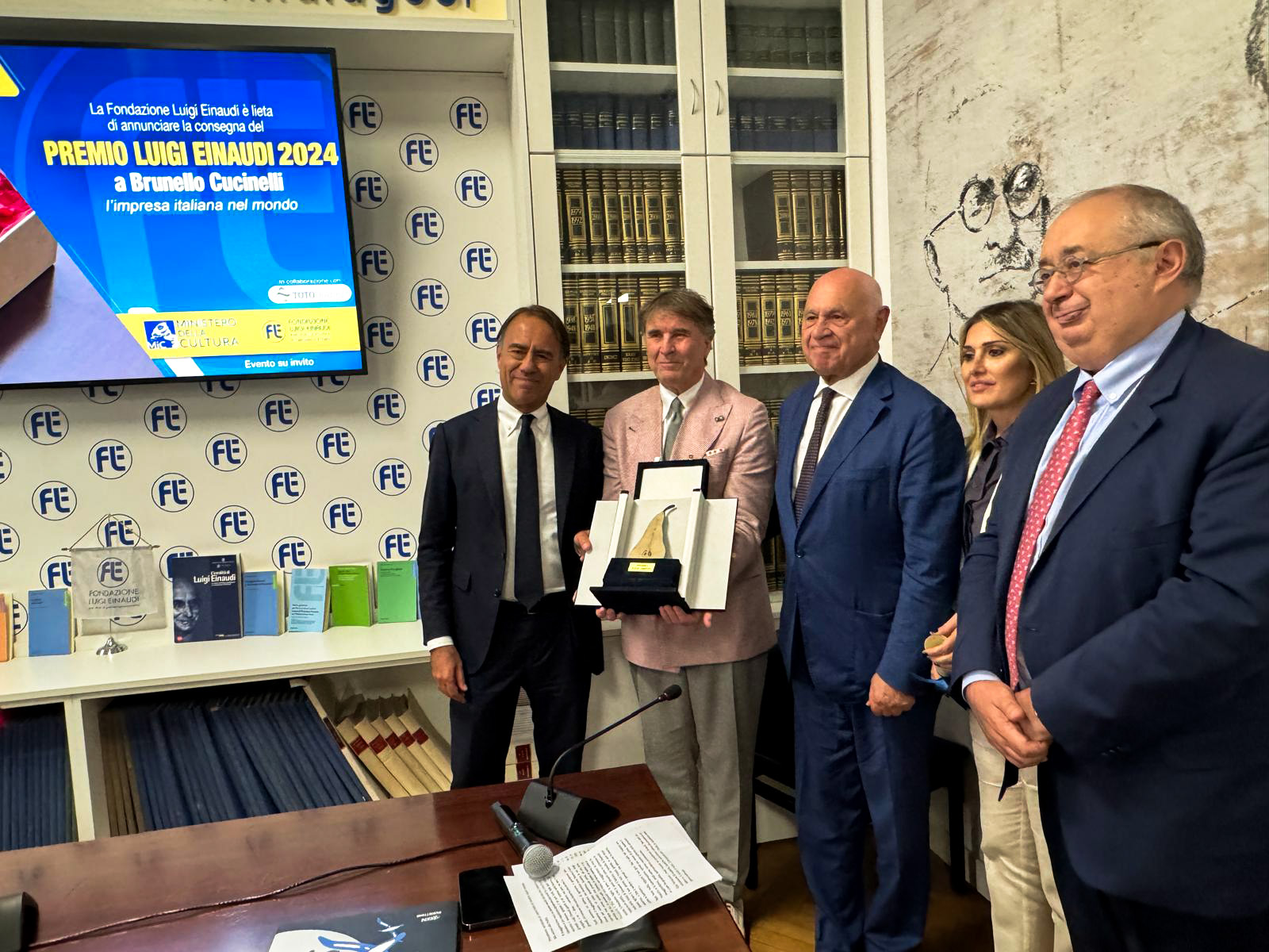 Brunello Cucinelli riceve il Premio Einaudi 2024: “Ridiamo dignità al lavoro dell’operaio”
