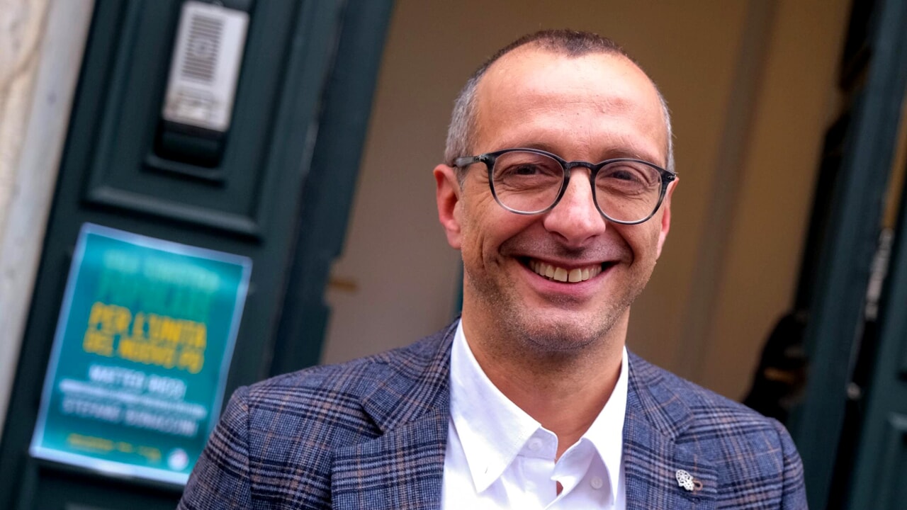 Candidarsi e svignarsela. Il nuovo gioco di destra e sinistra: chi perde, fugge